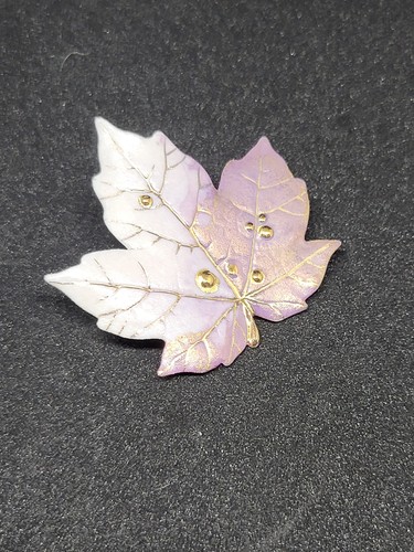 Maple leaf brooch pin gold - maple,