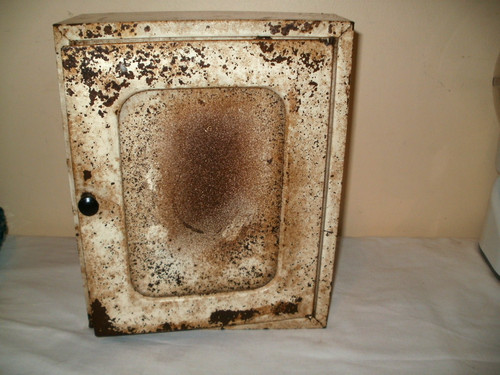 Vintage small metal cabinet - small,