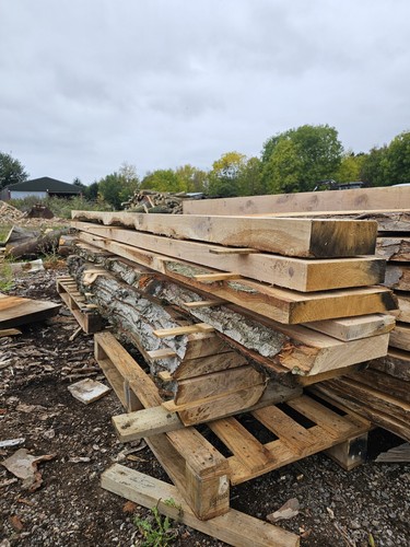 Oak boards and beams green - boards,