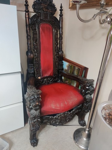 Lion king throne - lion, hand