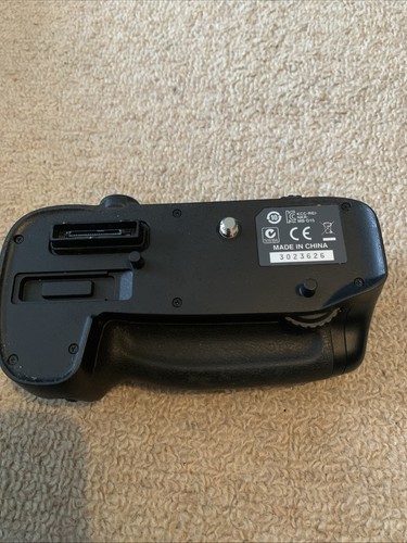 Genuine nikon d15 battery - mb-d15,