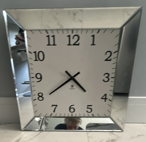 Square mirrored analogue wall - square,