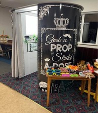 Enclosed photo booth - photo,