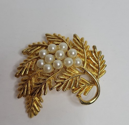 Vintage leaf brooch faux - vintage,