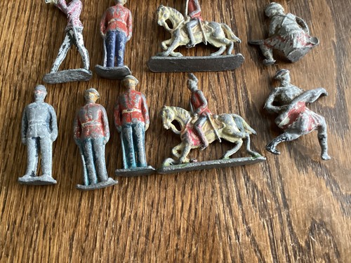 13x vintage lead toy soldiers - toy,