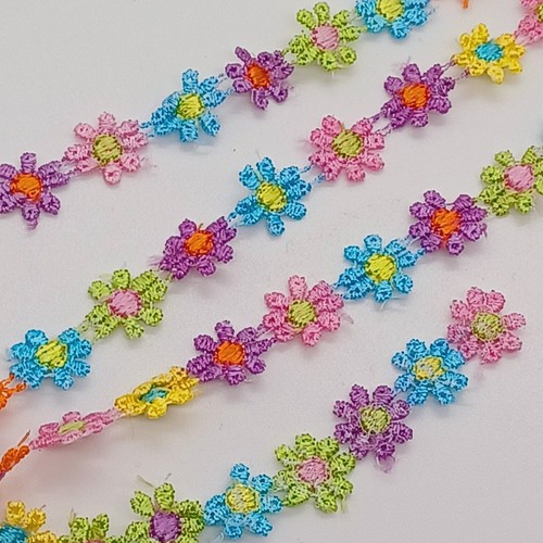 Multicoloured guipure - multicoloured,