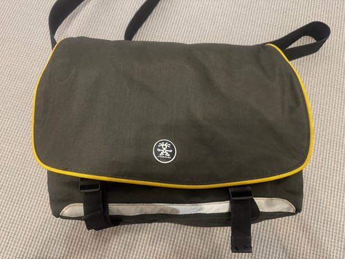 Crumpler sixhundred daily - sixhundred,
