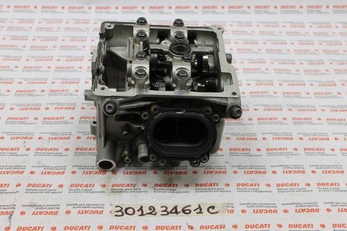 Horizontal cylinder head - horizontal,