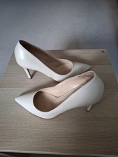 Russell & Bromley Ivory Nappa Leather 85 Pump Shoes. RRP £225. Size 38.5. Used.