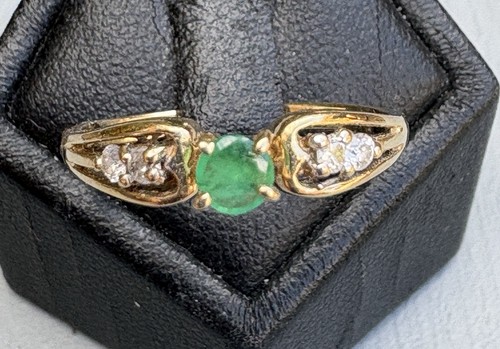 9ct gold emerald - 9ct,