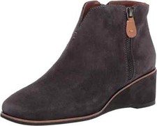 Gentle Souls by Kenneth Cole