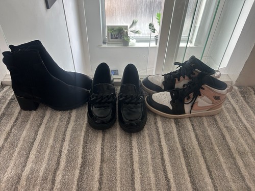 Girls size shoe - size,