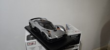 Maisto - 1:18 Scale Diecast Model Car - Aston Martin Valkyrie - Grey