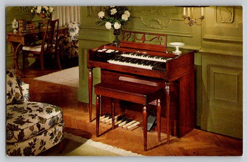 Wurlitzer spinet organ - spinet,