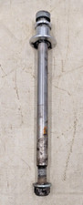REAR WHEEL PIN - SUZUKI VS 750