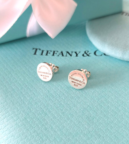 Tiffany circle round - &,