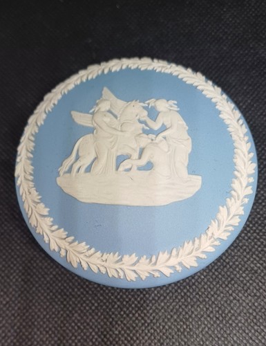 Wedgwood blue jasperware - blue,