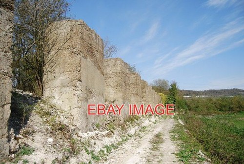 Photo concrete pillars - concrete,