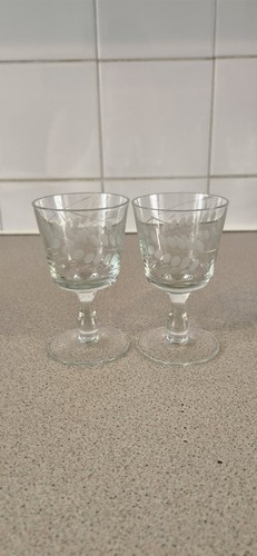 Pair crystal etched - of,