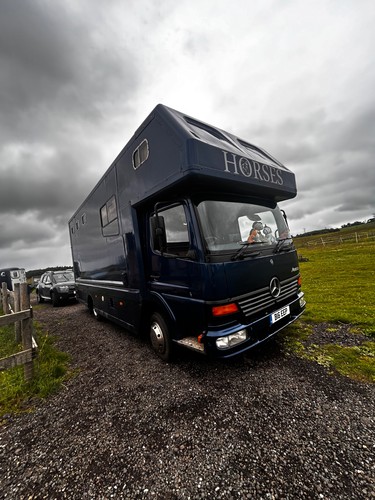 2000 horse box - 7.5t, with