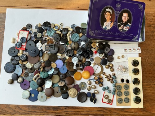 Tin vintage buttons - ,