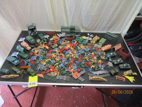 Plastic toy soldiers - plastic,