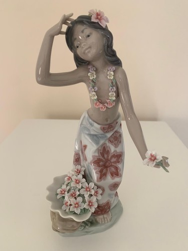 Lladro hawaiian girl with - hawaiian,