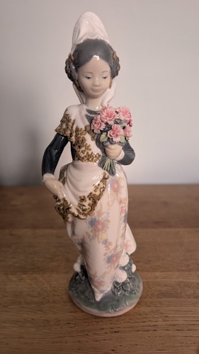 Lladro 1304 valencian girl - 1304,