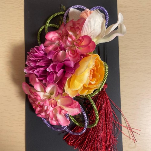 Colorful flower hair ornament