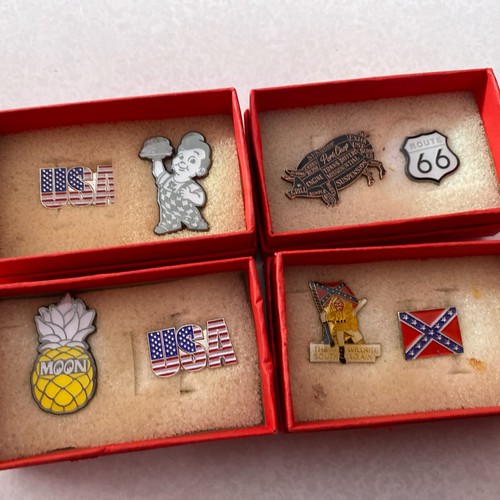 Pin badges usa - badges, moon