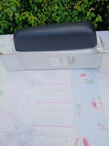 Middle seat armrest - seat,