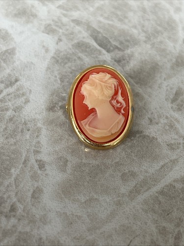 Vintage cameo brooch gold tone - vintage,