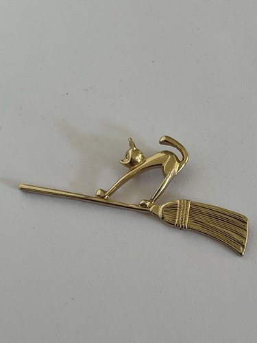 Vintage avon cat broomstick - on,