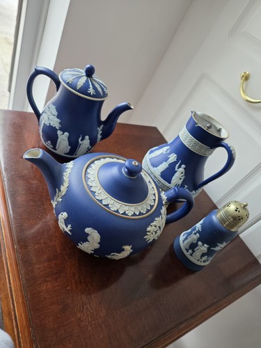 Wedgwood blue jasperware - wedgwood,