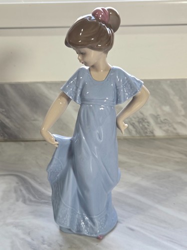 Nao lladro porcelain girl - nao,