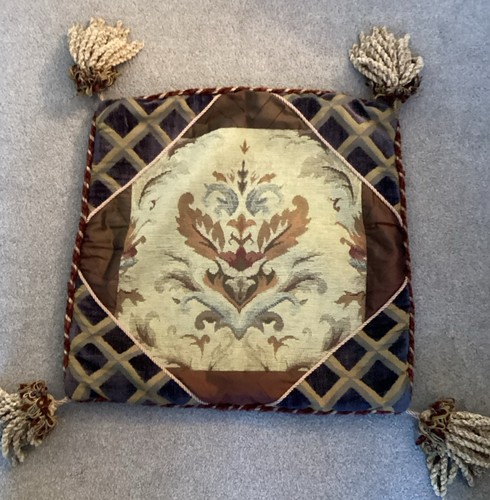 Vintage hand crafted aubusson - hand,