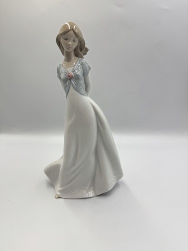 Nao lladro porcelain - nao, figurine