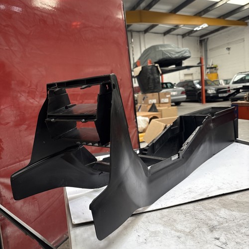 Centre console housing - centre,