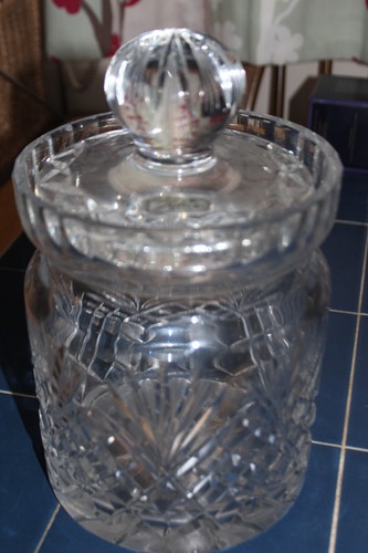 Large heavy cut glass - , biscuit