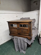 OLD CHARM FURNITURE OAK CORNER TV/MEDIA STAND LEADED LIGHT & LINEN-FOLD DOORS