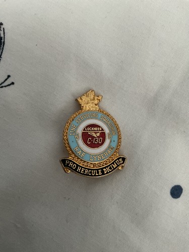 Raf lyneham rare 130 badge - ,