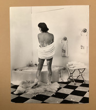 Risqué barefoot pinup photo