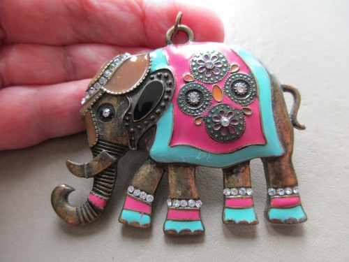 Pretty vintage large - gold, tone