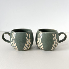 Dartington stoneware chunky green mugs cream floral flowers leaf pattern design