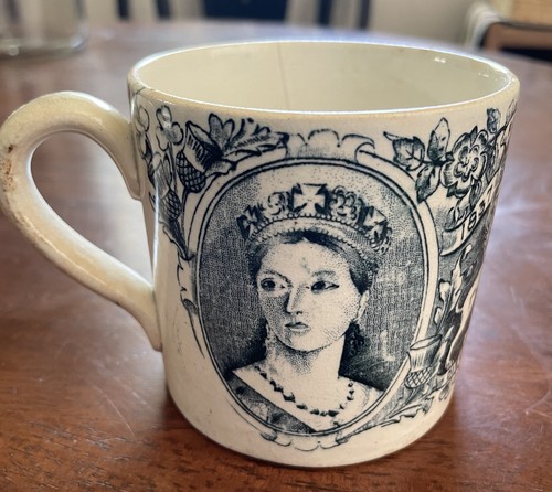 Vtg queen victoria golden - vtg,