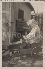Photo, little girl in tin