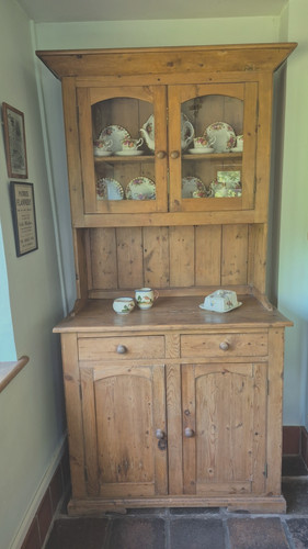 Antique style pine dresser
