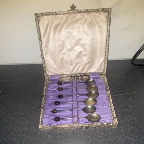 Silver plate set spoons - of,