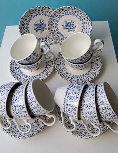 Rose bouquet cups and - rose, saucers