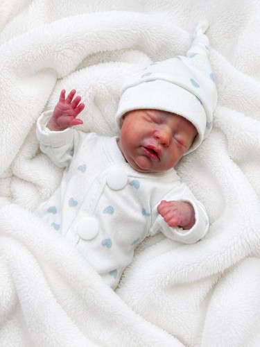 Realistic reborn baby - reborn,